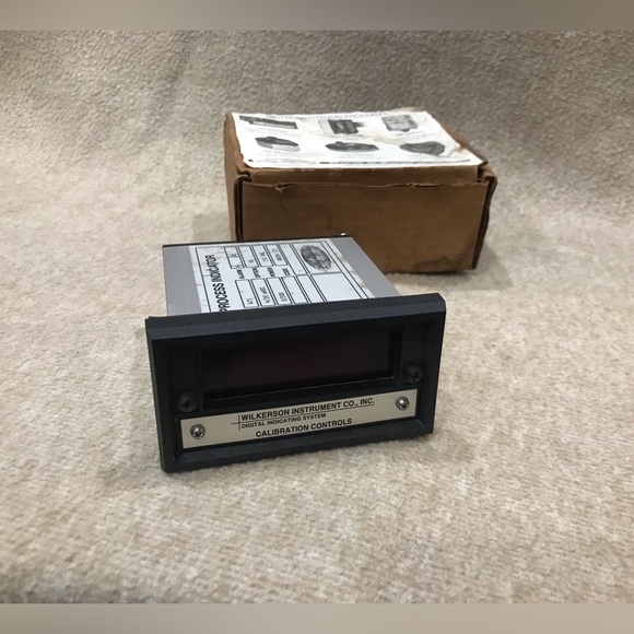 Wilkerson DIS471 Process Indicator 115VAC 420mADC
Digital 
Calibration Controls - Picture 12 of 13